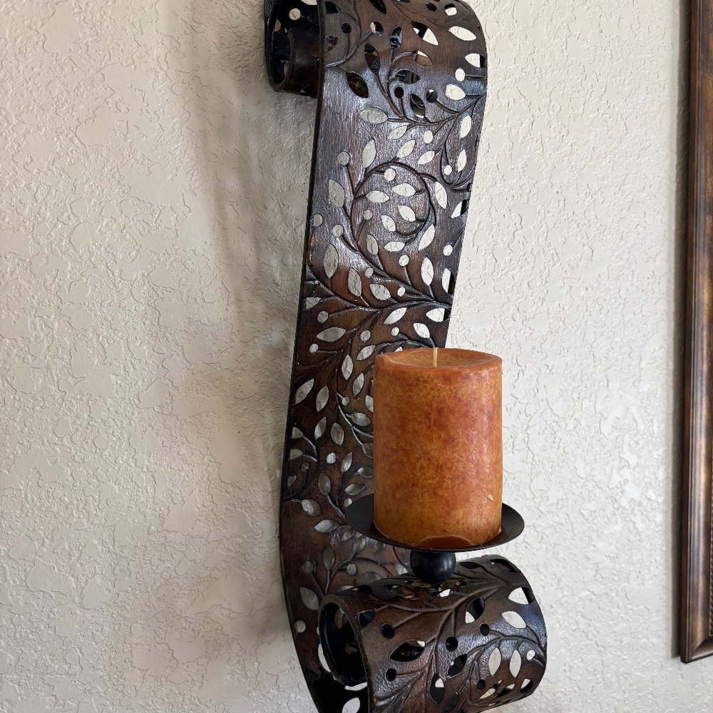 Metal candle holder